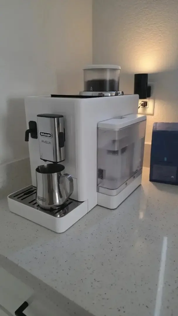 De’Longhi Rivelia Automatic Espresso Machines - Image 2